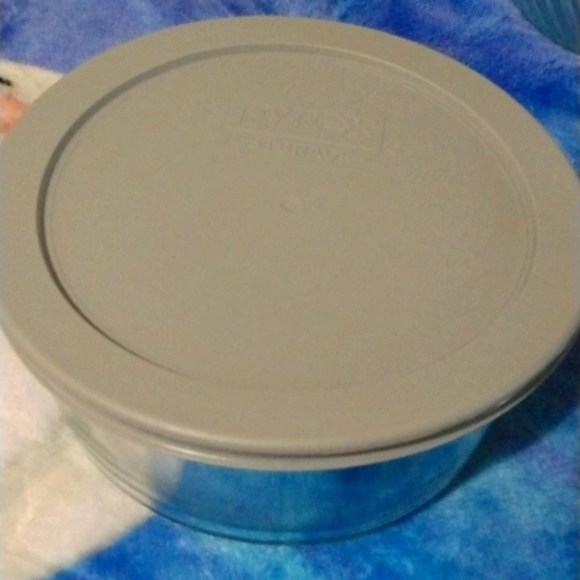 Pyrex container - Picture 1 of 6